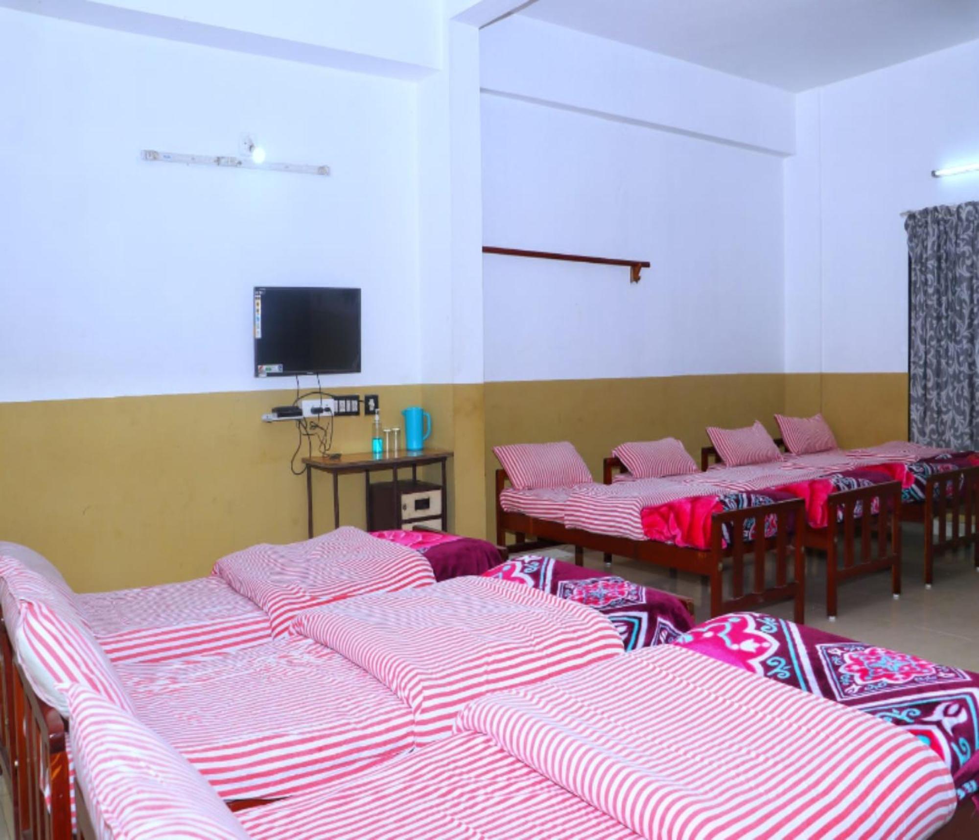 Ac Mist Hotel Мунар Екстериор снимка