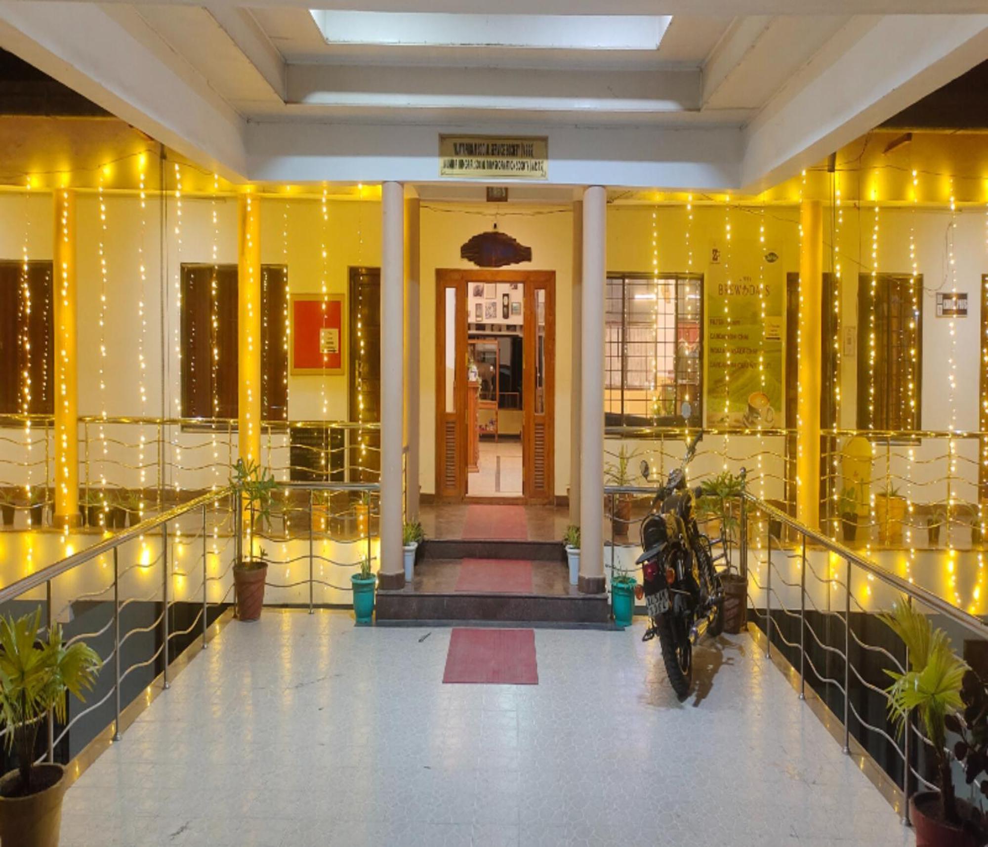 Ac Mist Hotel Мунар Екстериор снимка